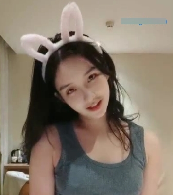 双女神互玩，1.8G超清福利视频，限时免费下载！