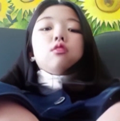 《妹子圣女水果》：自行打包、免费享用，酒瓶放飞自我，百度云独家放送！