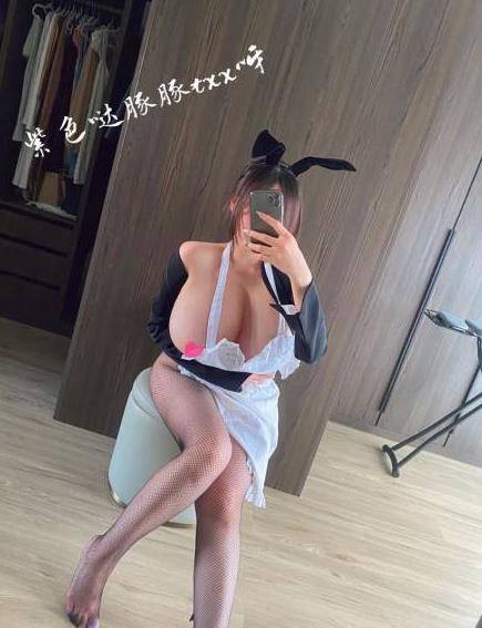 上帝宠儿的禁忌世界：童小芯的紫se+you惑