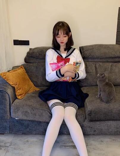 快手人气女神小李老师辣舞合集，挑战你的视觉极限！