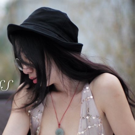 冯珊珊的户外女神作品，让你沉浸在推特的诱惑中