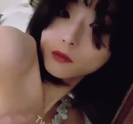 火爆推特网红CandyTt与23v43精彩三人游，457mb高清视频，百度云限时放送！