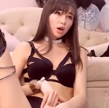 CD主播Hollyextra带你体验11部cheng+ren+shi+pin的极致奇妙