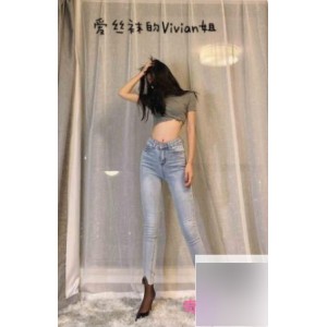 Vivian姐的性感厨娘秀：爱超薄线袜邀你一起欢愉