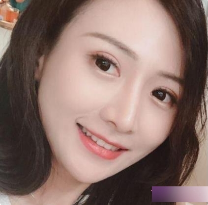 火辣妹子与男友的噼里啪啦散播