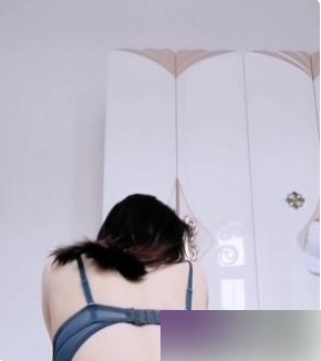 《御姐网红学姐阮学姐的诱人作品》