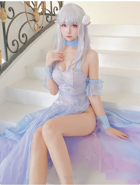 Momoko葵葵带你领略知名博主cos大佬的上千套精美图集！