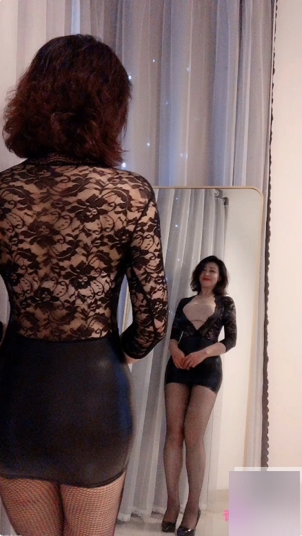 《快手网红三部曲》：挑战极限，领略成人世界的精彩！