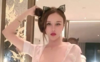 《网红女神的大草莓宝贝作品》