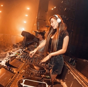 禁忌破解网曝门事件!成都DJ女神艾米高颜值羞羞作品,展示绝美身姿!1V高清震撼,113M超大容量!