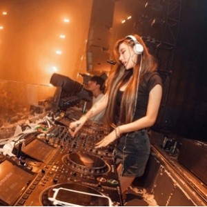 禁忌破解网曝门事件！成都DJ女神艾米高颜值羞羞作品，展示绝美身姿！1V高清震撼，113M超大容量！