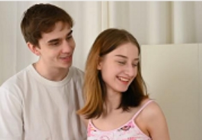 《欧美小姐姐SashaPaige：铁塔天使的2V-5G诱惑》