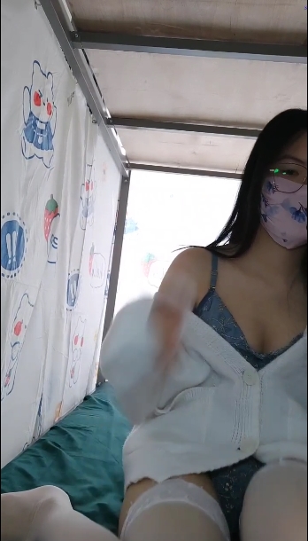 《放飞自我！廊坊01年学妹直播宿舍视频，1V高清，509M，限时自行打包下载！》