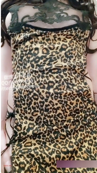 微笑撩拨人心,定制豹纹吊带,完具酱与娜美妖姬共舞