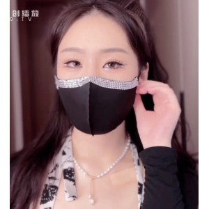 窈窕身材和大长腿的车模女神淑怡的1V+1.5G照片在百度盘上转载搬运