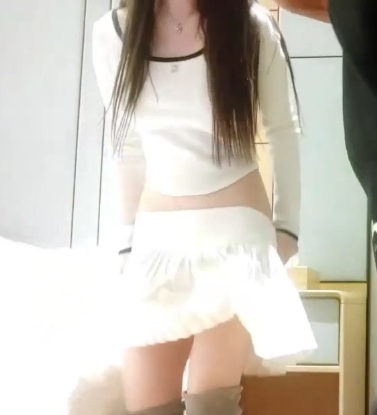 约会软妹床上干门口过道草呻吟奇妙1V+291M百度盘