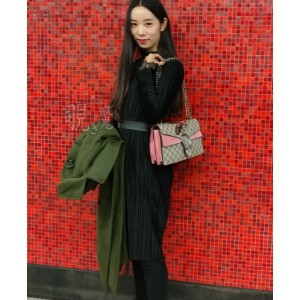 商品转载搬运迷翻小嫩模奇葩姿势玩弄小某处2.9G1v+3g百度盘