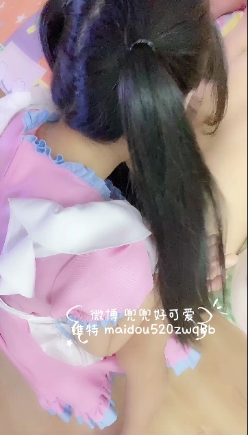 精选妹子嘴艺打粑粑双马尾后推车