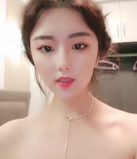 免费自行打包的大罩杯网红粉丝互动视频1v636m（百度云）