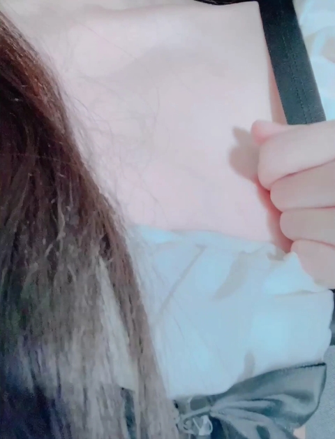 福利姬的口水play紫薇出水1V400M百度云资源