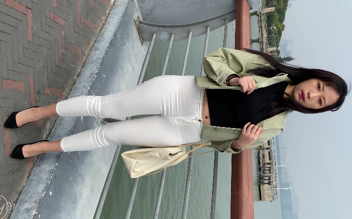 紧身长裤高跟长腿美女视频