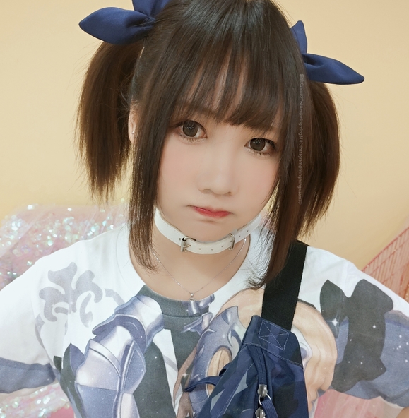 网红铭铭的私人定制微博，包含35套尺度较大的Kizami商品，总共占用9.6GB的存储空间，可通过度盘和微云下载。