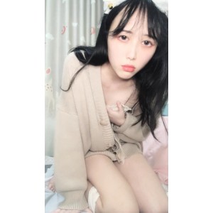 清纯系嫩妹小小兔耳朵半脱下内裤