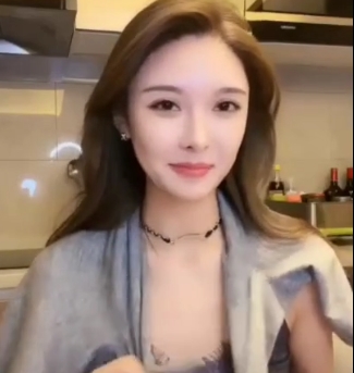 美女主播抖音神通擦边漏奶视频