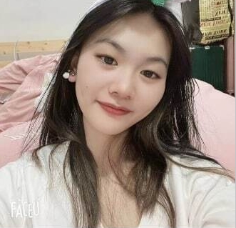 奶茶店美女摄影师拍摄的C杯美女照片19P
