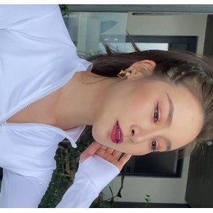 紧身瑜伽裤：美女展示的紧身瑜伽裤胖臀：展示胖臀的美女长腿：美女展示的长腿效果美女视频：美女展示瑜伽裤效果的视频2V：视频质量为2V4.53G：视频文件大小为4.53G百度云：视频存储在百度云上