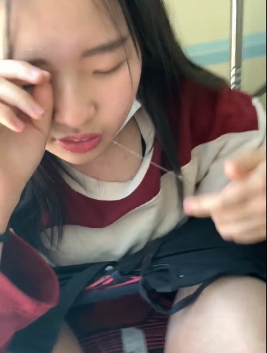 小美女狂吐白沫视频1V488MB百度盘