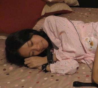 日本女高中生与外教的7V互动视频，高清画质，文件大小为5.9G