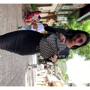 美女穿着高跟连衣裙的透视视频