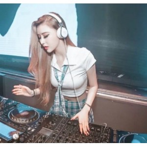 成都DJ女神艾米的漂亮馒头视频