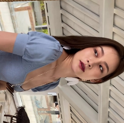 热裤美女视频,白嫩大长腿,高清2V,容量5.42G,百度云下载