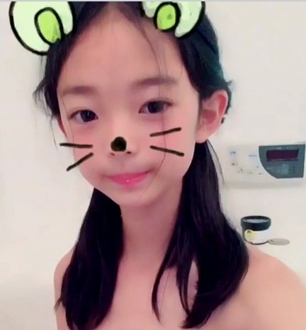 火辣妹子身材性感，搬运道具展示，1V1g视频资源，百度盘下载