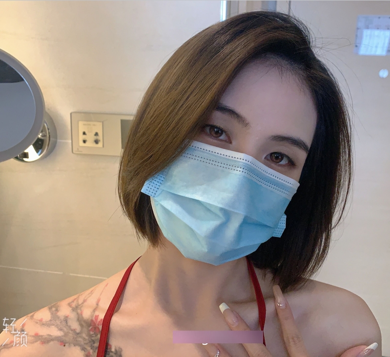 晶莹剔透的水花展示在抖音上的00后搬运视频