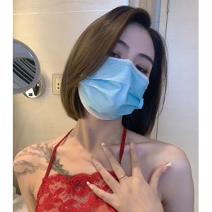 晶莹剔透的水花展示在抖音上的00后搬运视频