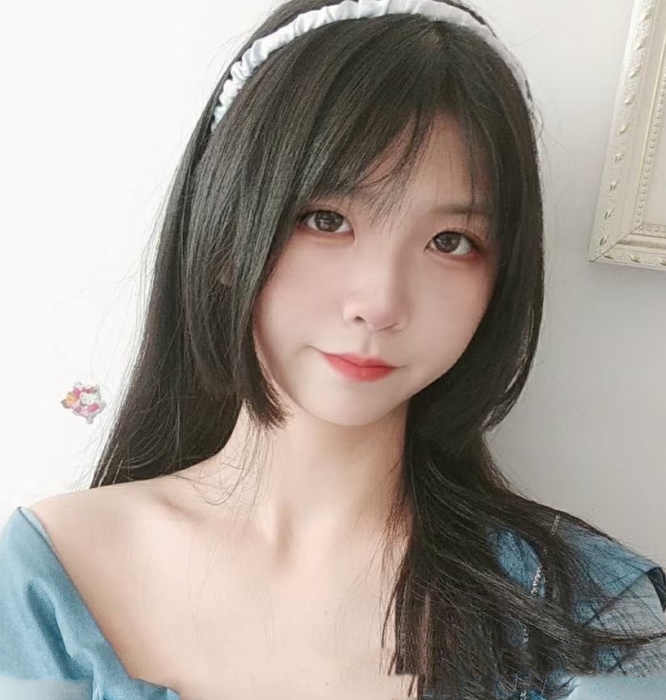 逆天妹子在公共场合光着pp的酸果儿(转载搬运)