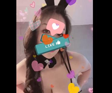 OnlyFans：付费解锁私拍的风韵熟女，巨大的R胸和丰满的臀部