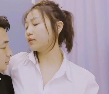 妻子出轨的少妇与学校领导