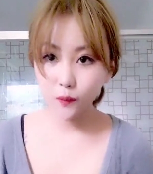 标题黄色短发小姐姐1v百度云下载细节黄色短发小姐姐1v视频百度云下载，文件大小459.81MB