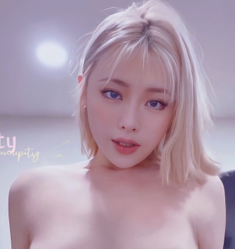 网美Kitty的追踪私拍：顶级身材与颜值的反差露脸