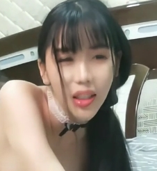 长相清纯的白净妹子与社会大汉在多人运动中任意玩弄,视频大小为214M,可在百度云上下载。