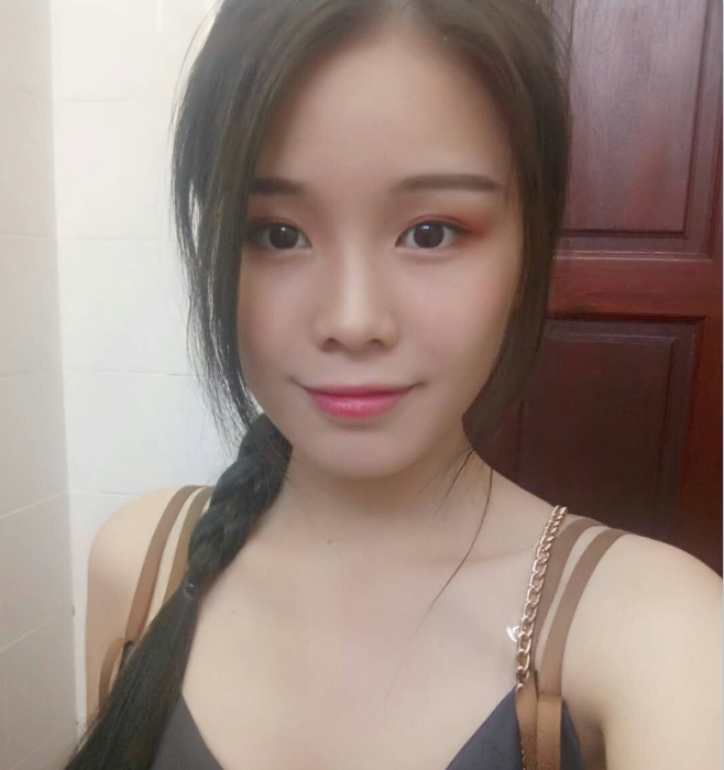 私拍美女展示真实漂亮身材，百度云分享视频图片