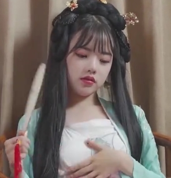 暗黑王冰冰的真实面貌让人惊讶