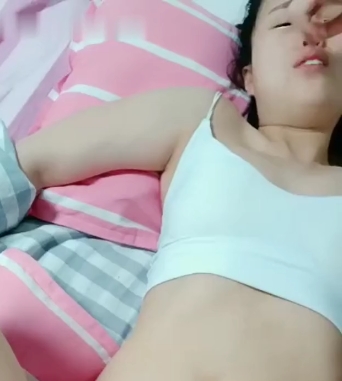 鲜艳女友的清纯魅力在未经人事中散发出来的落红,1V视频,容量为146M