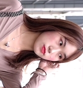 美女穿黑丝包臀裙高跟展示长腿的视频分享