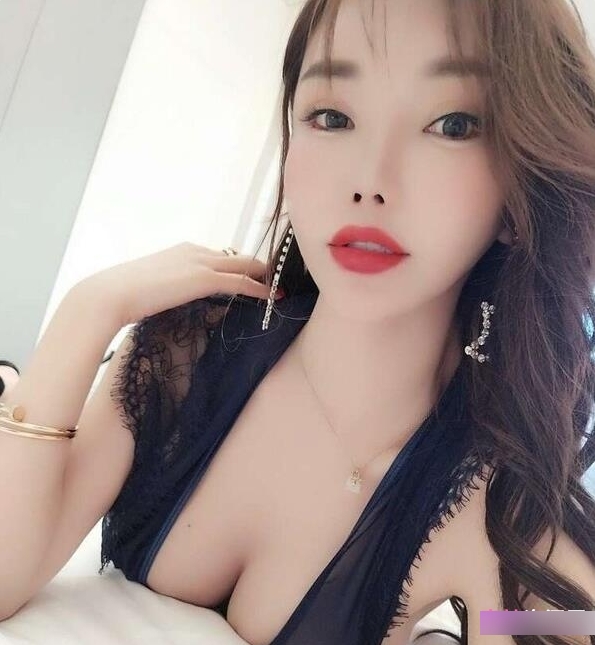 恒淼淼:私拍650W粉丝,车头灯,1.1G高科技熊,影响力,颜值,苗条身材