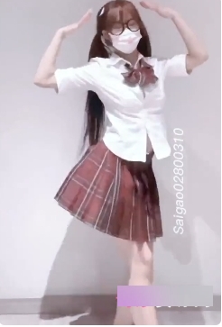 可爱简紧身衣一字马身材火辣心跳加速